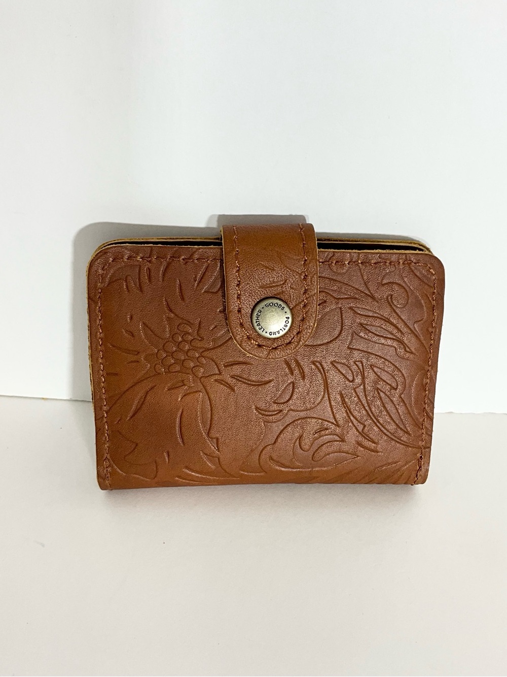 Portland Leather Mini Bifold Wallet in Meadow-NEW